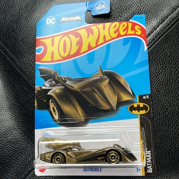 COPY - Batman Batmobile Hot Wheels 2023 Batman Collection Brave & the Bold Car … - Picture 4 of 9